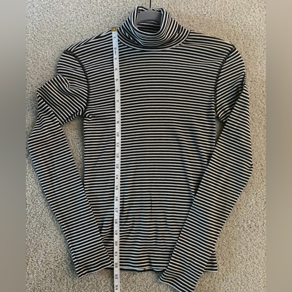 Everlane The Luxe Rib Turtleneck - Picture 7 of 8